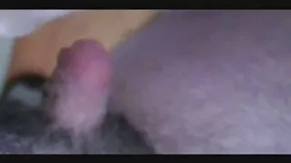 Ārsts pārbaudīja skolniece kapuci ar savu roku un gailis