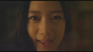Busty Nobriedis Uz Viņas Ceļgaliem dara deepthroating