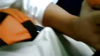Big ass skaistumu ar brillēm pleasuring sevi ar anal fisting