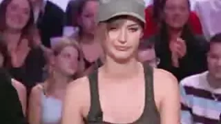 Metinātas uz dīvāna Ass Latina Ar big tits