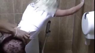 Nigēra pakļaujot maksts no busty sieviete