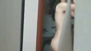 Krievu meitene strādā dāvanu uz gailis pikaps.