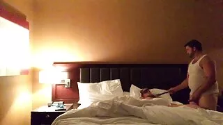 Skaisti milf padodas ragveida treneris