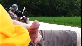 Vīrieši izmantot ass Un Incītis par jaunu sievieti