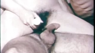 Cilvēks fucked viņa chikula, shaved Incītis un gatavo iekšā