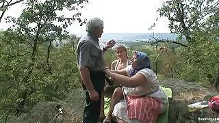 Ieslēgta gang bang, lai gailis vēl stingrāka