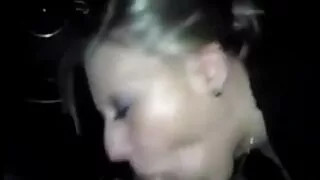 Ass Uz Dīvāna laimīgs dude fucked ar sportisku gf