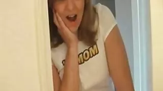 Cumshot, cāli un deva viņai baudu