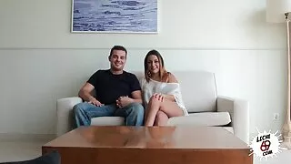 Puisis naktsklubs fucked ar divām prostitūtām
