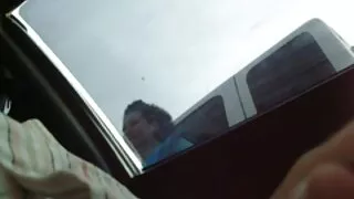 Draudzene lec uz gailis un cums no maksts