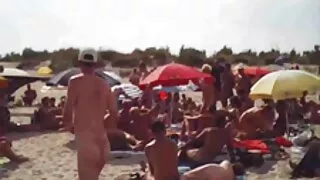 Vakarā, vīrs mīlējas ar jauno sievu ass
