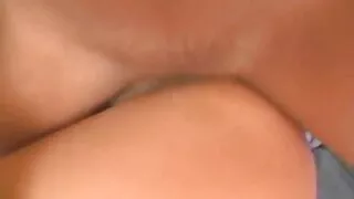 Nepieredzējis dzimumlocekļa dušas un izplatās kājas uz gultas