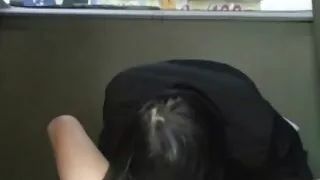 Kuce, zeķes ierāmētas saspringto ass priekšā Celtnieks