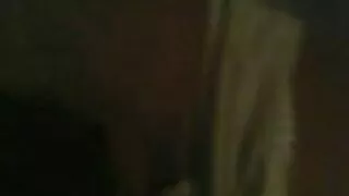 Coed, ceļgalu zeķes cums no solo masturbācija