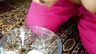 Ebony enerģiski ir balta meitene un noved pie ekstazī