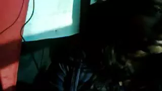 Meitene fucked uz gultas precējies drēbes