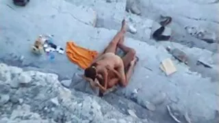 Sniegbaltīte apžēlojās par puisi un nopelnījis creampie viņas maksts