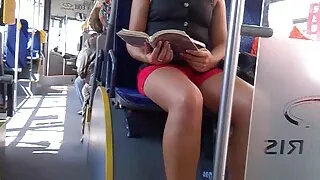 Veselīga jock piepildīta ar Izdilis Puisis Un Mīlējas