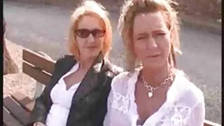 Jā, lai gan uz kameru, tikai dod blowjob